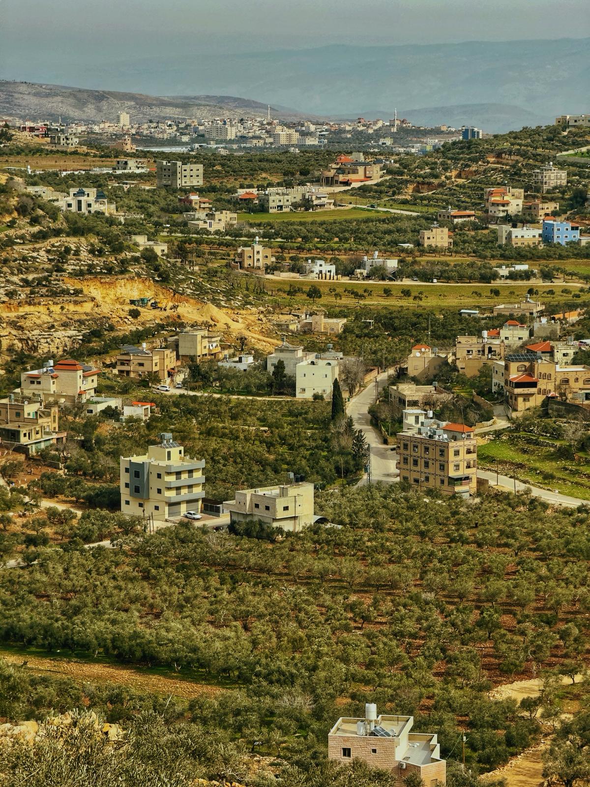 صورة قرية قصرة مأخوذة من جبل "المطينة"، بعدسة ابن قصرة السيد محمد نزال